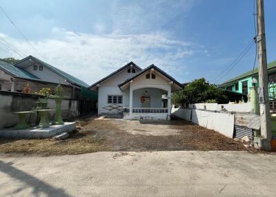 344 Sqm., 3 Beds, 1 Bath House listed for ฿ 1,705,000.