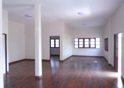 592 Sqm., 2 Beds, 1 Bath House listed for ฿ 1,350,000.