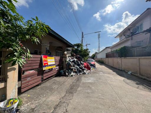 200 Sqm., 3 Beds, 1 Bath House listed for ฿ 1,470,000.