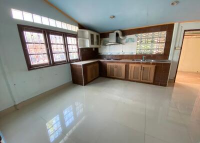 572 Sqm., 2 Beds, 1 Bath House listed for ฿ 1,432,000.