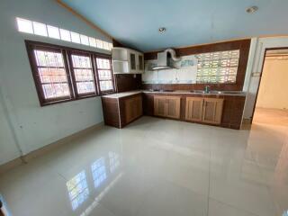 572 Sqm., 2 Beds, 1 Bath House listed for ฿ 1,432,000.