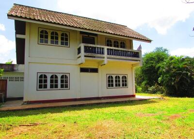 544 Sqm., 3 Beds, 1 Bath House listed for ฿ 1,365,000.
