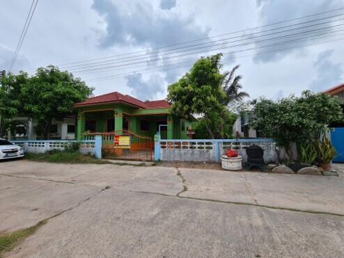 400 Sqm., 3 Beds, 1 Bath House listed for ฿ 1,327,000.