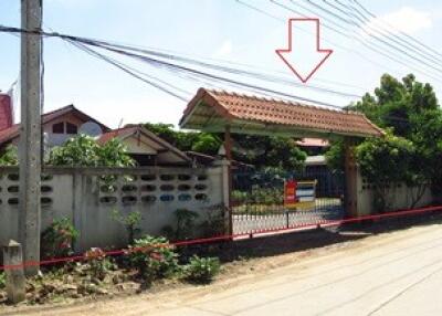 732 Sqm., 3 Beds, 1 Bath House listed for ฿ 1,135,000.