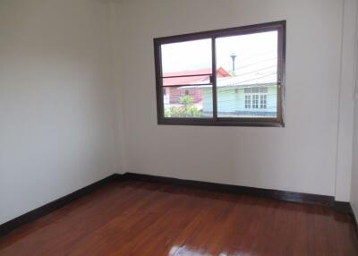 216 Sqm., 3 Beds, 2 Baths House listed for ฿ 1,101,000.