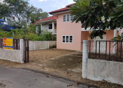 236 Sqm., 3 Beds, 2 Baths House listed for ฿ 1,027,000.