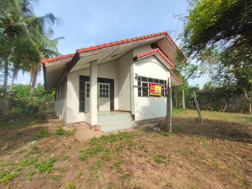 692 Sqm., 3 Beds, 1 Bath House listed for ฿ 903,000.