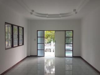 528 Sqm., 3 Beds, 1 Bath House listed for ฿ 980,000.