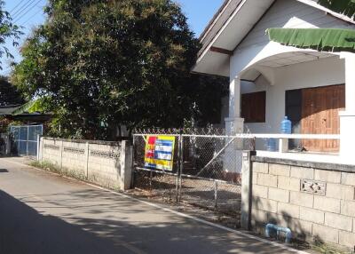 320 Sqm., 3 Beds, 1 Bath House listed for ฿ 877,000.