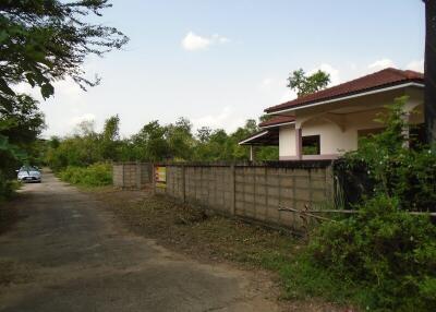 460 Sqm., 3 Beds, 1 Bath House listed for ฿ 850,000.