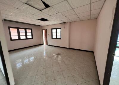 400 Sqm., 1 Bed, 1 Bath House listed for ฿ 758,000.