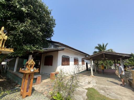 330 Sqm., 2 Beds, 1 Bath House listed for ฿ 580,000.