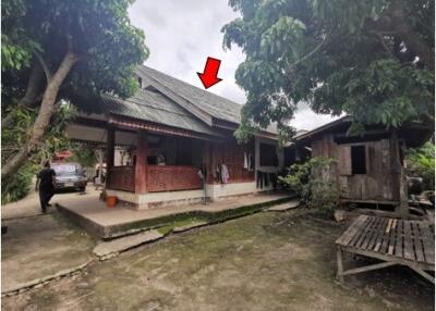 884 Sqm., 2 Beds, 1 Bath House listed for ฿ 619,000.