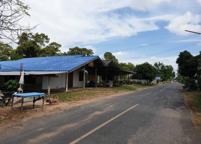 240 Sqm., 4 Beds, 1 Bath House listed for ฿ 517,000.