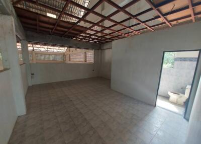 4,232 Sqm., 1 Bed Warehouse listed for ฿ 5,098,000.