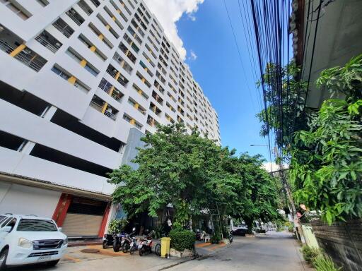 206 Sqm., 1 Bed, 1 Bath Condo listed for ฿ 7,582,000.