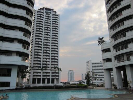 122 Sqm., 1 Bed, 1 Bath Condo listed for ฿ 4,860,000.