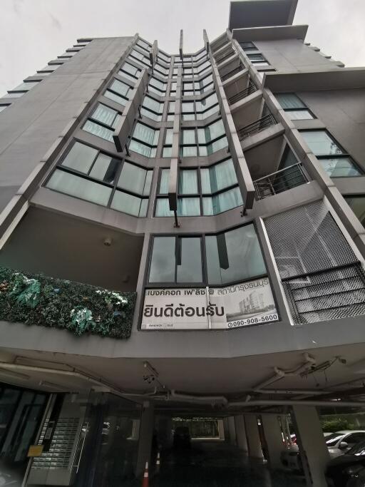 42 Sqm., 1 Bed, 1 Bath Condo listed for ฿ 3,891,000.