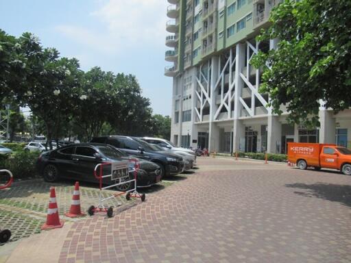 50 Sqm., 1 Bed, 1 Bath Condo listed for ฿ 3,050,000.