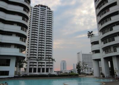 91 Sqm., 1 Bed, 1 Bath Condo listed for ฿ 3,328,000.