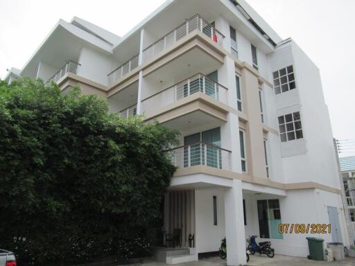 39 Sqm., 1 Bed, 1 Bath Condo listed for ฿ 3,314,000.