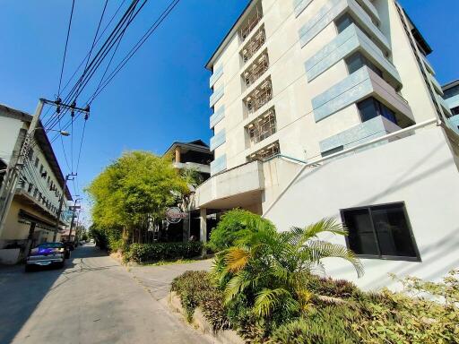 236 Sqm., 1 Bed, 1 Bath Condo listed for ฿ 2,729,000.