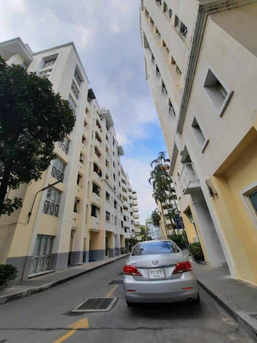 76 Sqm., 1 Bed, 1 Bath Condo listed for ฿ 2,180,000.