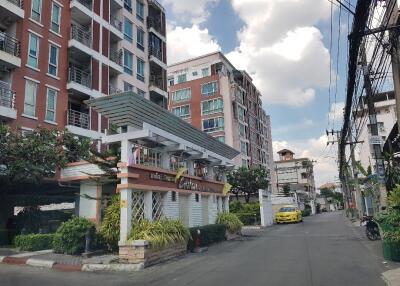 45 Sqm., 1 Bed, 1 Bath Condo listed for ฿ 2,361,000.