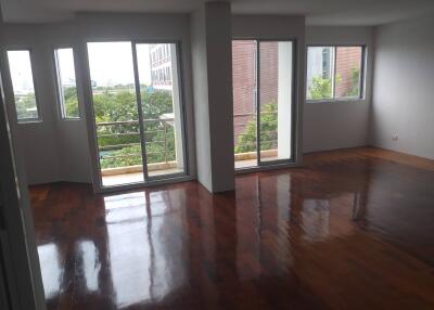 51 Sqm., 1 Bed, 1 Bath Condo listed for ฿ 1,830,000.