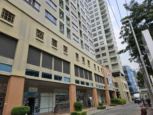 33 Sqm., 1 Bed, 1 Bath Condo listed for ฿ 1,776,000.
