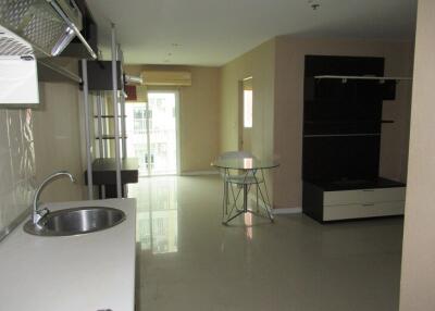 43 Sqm., 1 Bed, 1 Bath Condo listed for ฿ 1,250,000.