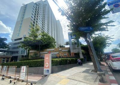 30 Sqm., 1 Bed, 1 Bath Condo listed for ฿ 1,463,000.