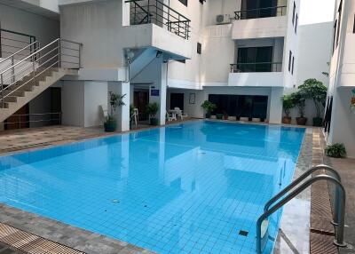 53 Sqm., 1 Bed, 1 Bath Condo listed for ฿ 1,325,000.