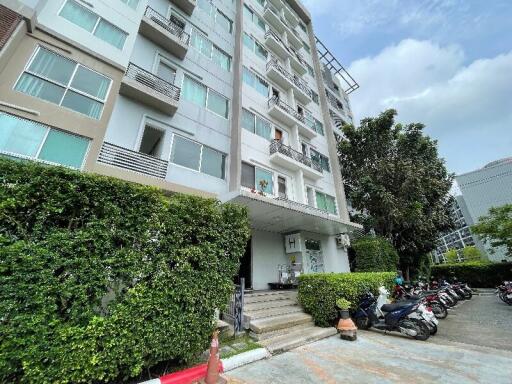 31 Sqm., 1 Bed, 1 Bath Condo listed for ฿ 1,265,000.