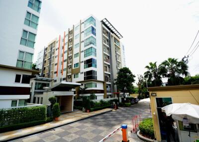 32 Sqm., 1 Bed, 1 Bath Condo listed for ฿ 1,040,000.