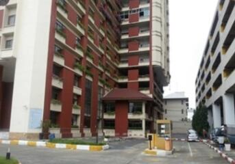 38 Sqm., 1 Bed, 1 Bath Condo listed for ฿ 1,041,000.