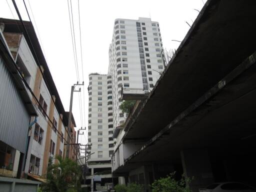 51 Sqm., 1 Bed, 1 Bath Condo listed for ฿ 1,135,000.