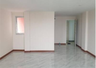 37 Sqm., 1 Bed, 1 Bath Condo listed for ฿ 996,000.