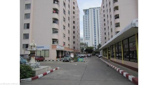 44 Sqm., 1 Bed, 1 Bath Condo listed for ฿ 932,000.
