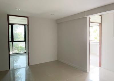 47 Sqm., 1 Bed, 1 Bath Condo listed for ฿ 900,000.