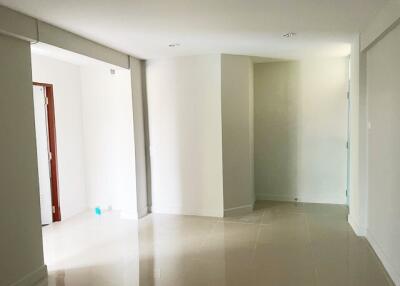 47 Sqm., 1 Bed, 1 Bath Condo listed for ฿ 900,000.