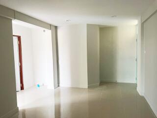 47 Sqm., 1 Bed, 1 Bath Condo listed for ฿ 900,000.