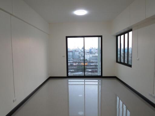 36 Sqm., 1 Bed, 1 Bath Condo listed for ฿ 1,025,000.