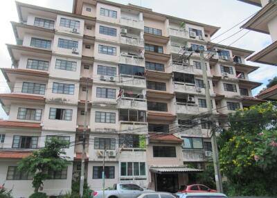 57 Sqm., 1 Bed, 1 Bath Condo listed for ฿ 888,000.