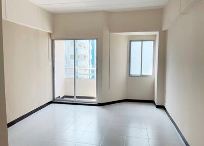 45 Sqm., 1 Bed, 1 Bath Condo listed for ฿ 830,000.