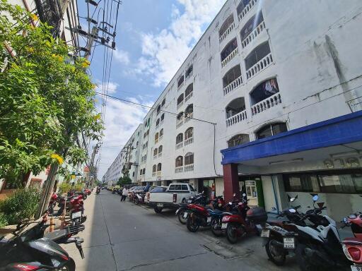 47 Sqm., 1 Bed, 1 Bath Condo listed for ฿ 894,000.