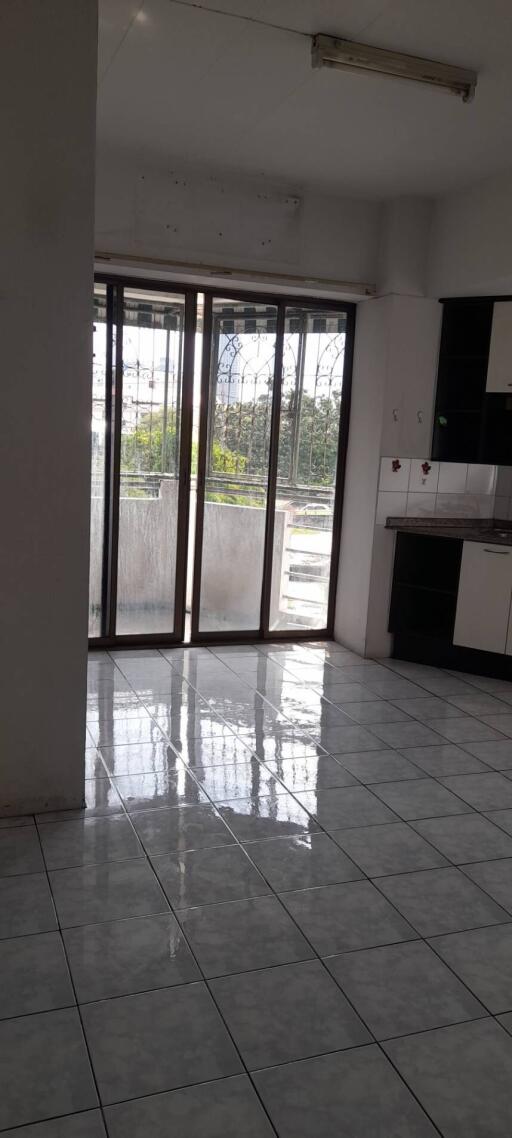 57 Sqm., 1 Bed, 1 Bath Condo listed for ฿ 781,000.