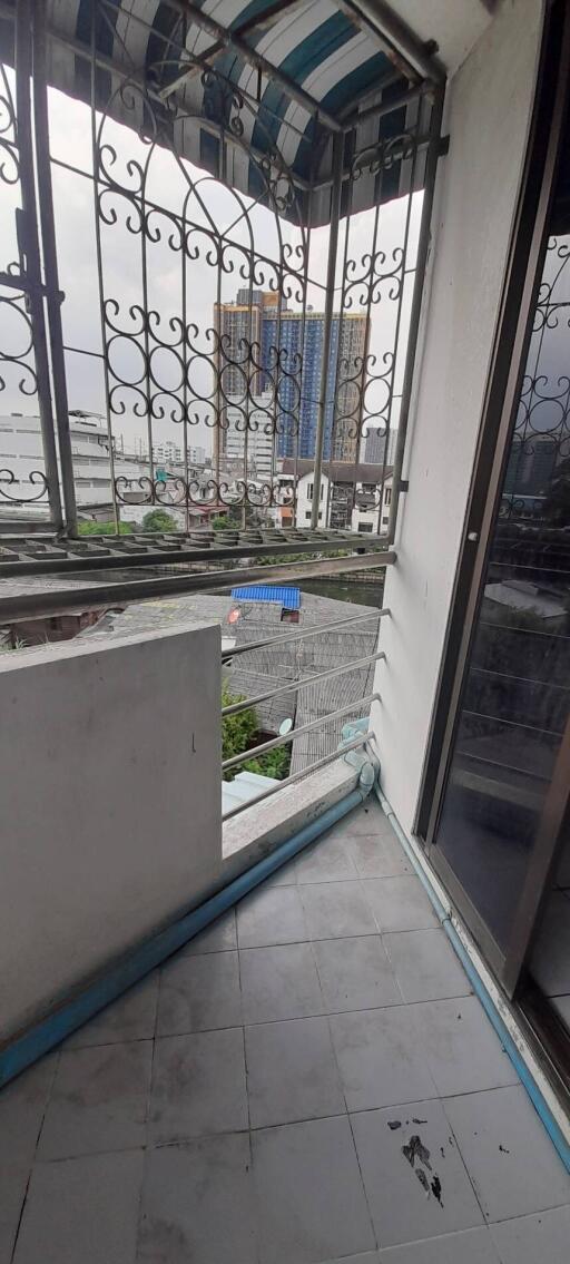57 Sqm., 1 Bed, 1 Bath Condo listed for ฿ 781,000.