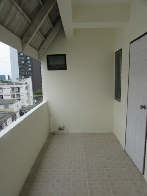 38 Sqm., 1 Bed, 1 Bath Condo listed for ฿ 750,000.