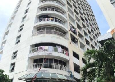 30 Sqm., 1 Bed, 1 Bath Condo listed for ฿ 716,000.